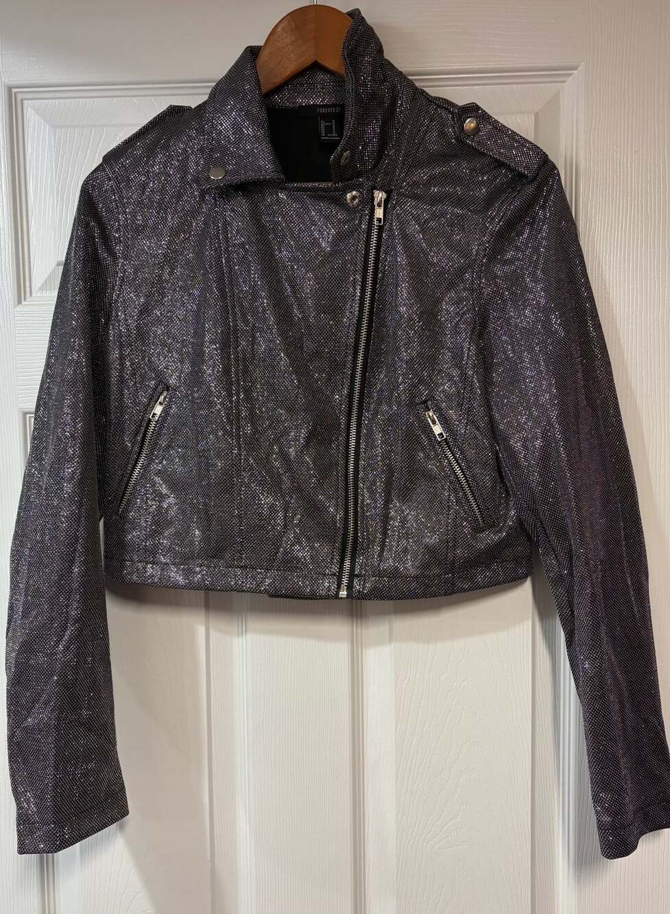 Forever 21 Metallic Moto Jacket Size M Black Silver Cropped Biker